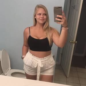 Meet your Posher, Lezlee